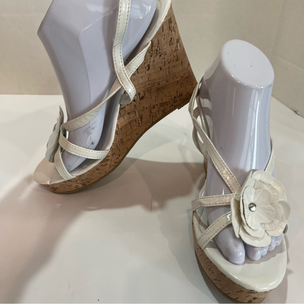 CHARMING CHARLIE size 11 white flowered cork wedge sandal flower accent straps